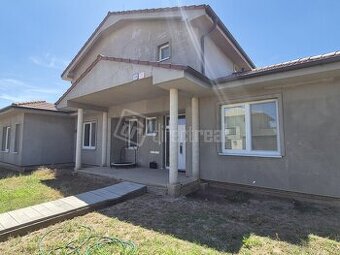 Veľký priestranný rodinný dom v top lokalite - Kolón…