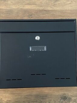 Predám poštovú schránku – čierna