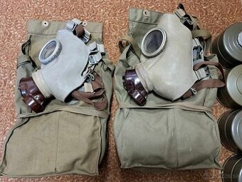 Plynové masky CM-3 a nepoužité filtre