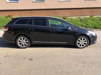 Predám TOYOTA AVENSIS KOMBI T27 Diesel
