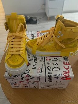 zlte dolce gabbana