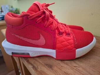 Tenisky Nike 40,5