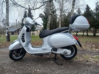 Piaggio Vespa GTS 250
