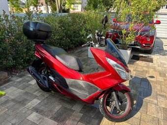 PCX len 8700km LED; 2014; Orig. Velky Kufor Honda