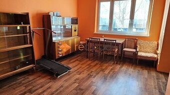 ZNÍŽENÁ CENA Predám 3 izbový byt s veľkou jedálňou a gará