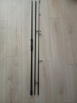 Predám málo používanú udicu Delphin corsa black