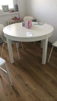 Okrúhly rozkladací stol Ikea Bjursta