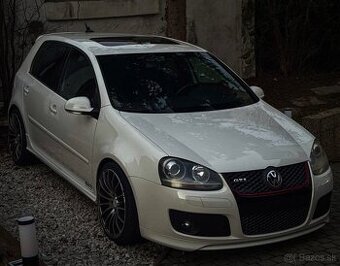 VW Golf GTI edition 30, manuál, strešné okno, candy white