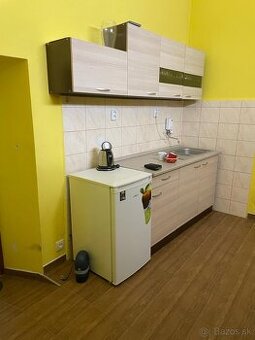 Kuchynská linka s chladničkou