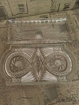 vintage lisovane sklenene podnosy
