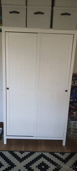 SKRINA HEMNES BIELA POSUVNÉ DVERE