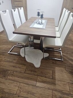 Jedalenske stoličky