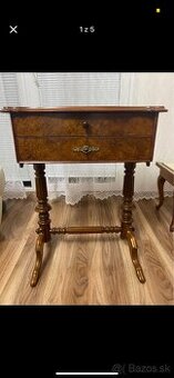 Starozitny stolik