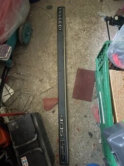 Na predaj originálna zadná krycia lišta PEUGEOT 405