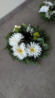 Veniec na hrob