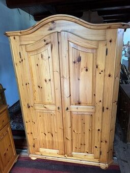 Šatní skříň z masivní borovice, 4868