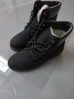 Nove zimne topanky vel 42 _ polovicna cena