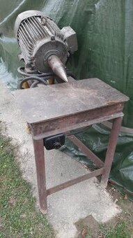 Predam kužeľovu štiepačku dreva