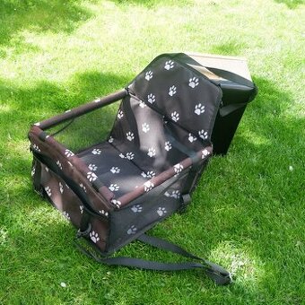 pelech pre psíka do auta