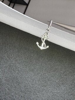 Strieborný prívesok kotva