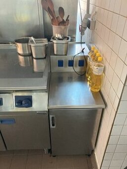 Nerezová skrinka- podstavec