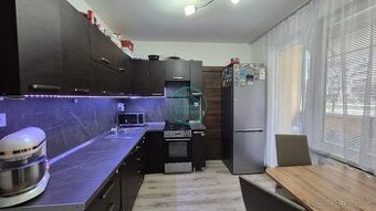 NA PREDAJ: Priestranný 4-izbový byt s 2 balkónmi – Nové Zámk