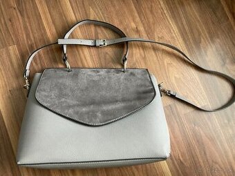 Šedá kabelka