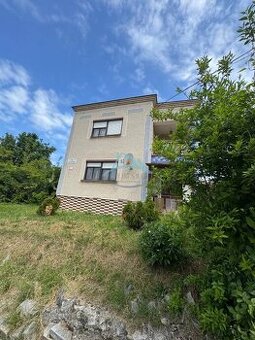 Na predaj: Poschodový rodinný dom v obci Vinica Okrese Veľký