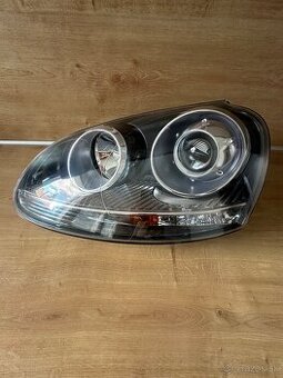 Ľavé predné svetlo na VW Golf 5 (2003–2008)