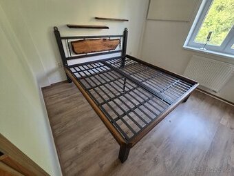 Masívna manželská posteľ 205x185