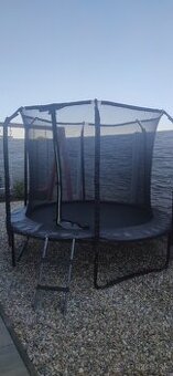 Trampolína