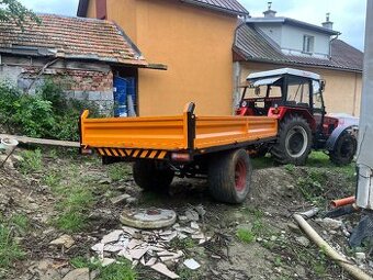 Vyklápacia vlečka za traktor
