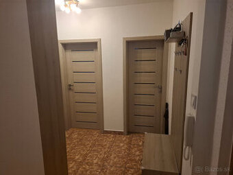 Predaj veľký 4 izbový byt s BALKÓNOM, Trenčín. 80m2.