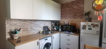Na predaj čiastočne rekonštruovaný 2-izb byt s balkónom