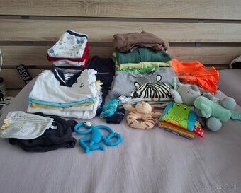 Balík detského oblečenia 68 (4-6m) + hračky, knižka