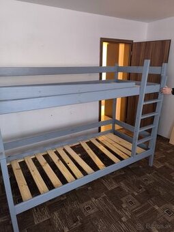 Poschodová posteľ