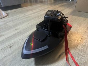 Zavážacia rybárska loďka takmer nová