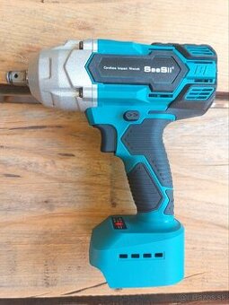 Rázový uťahovák 18V 700