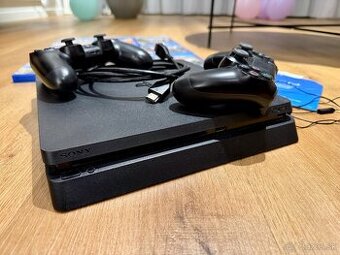 Playstation 4 Slim 1TB + 8 hier predám