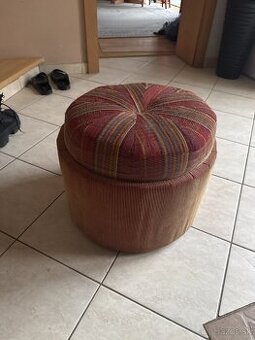 Taburetka s úložným priestorom