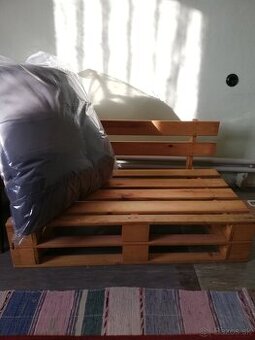 Paletové sedenie vhodné na balkón