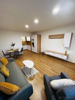 ZĽAVA 3000 € Kompletne zrenovovaná a zariadená dvojgarsónka