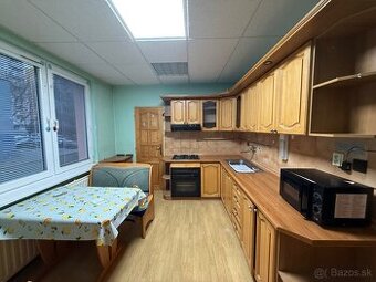 Prenajmem 3 izbovy byt - 1