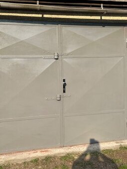 Garáž pod nadjazdom