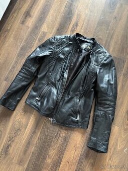 kozena vetrovka Kara