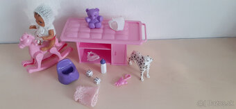 babika bábätko s koníkom hračkami oblečením