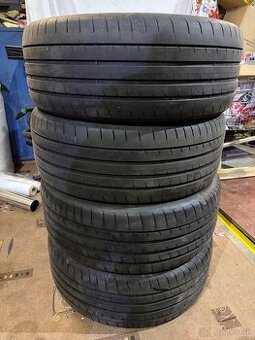 Letné pneu 255/45 R20 jazdené