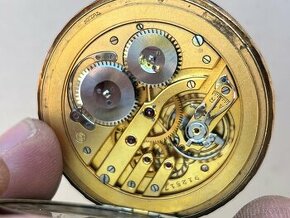 Predám funkčné zlaté vreckové hodinky Schaffhausen