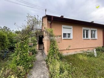 HALO reality - Predaj, rodinný dom Zemianske Kostoľany - EXK - 1
