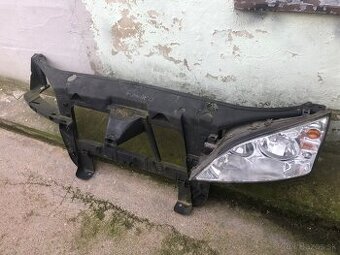 Ford mondeo pred celo a prave svetlo